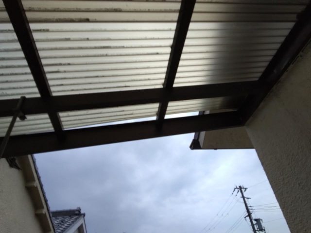 高砂市の築35年の劣化した波板